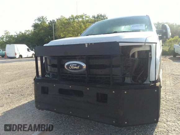 2017 Ford Super Duty F-250 SRW XLT with VIN 1FTBF2BT9HEC33223, listed as a IAAI auction lot 41980301 with 338,522 mi miles. Bid and sale history available at carsss.com. Image 6.