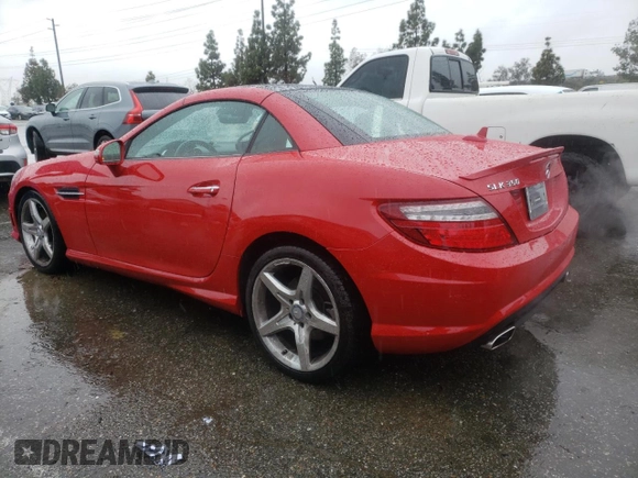 2016 Mercedes-Benz SLK 350 z VIN WDDPK5HA8GF117387, wystawiony jako Copart lot #43185024 z przebiegiem 18 077 mil mil oraz . Historia ofert i sprzedaży dostępna na DreamBid. Obrazek 2.