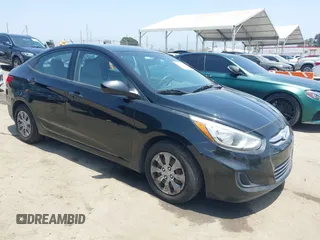 2017 Hyundai Accent SE z VIN KMHCT4AE4HU354755, wystawiony jako IAAI lot #42391519 z przebiegiem 106 998 mil mil oraz . Historia ofert i sprzedaży dostępna na DreamBid. Obrazek 1.