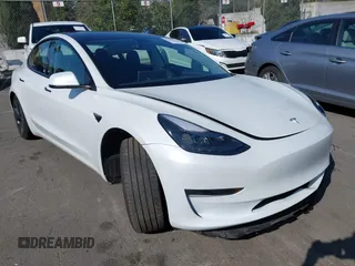 2023 Tesla Model 3 z VIN 5YJ3E1EA5PF487939, wystawiony jako IAAI lot #41582667 z przebiegiem 27 953 mil mil oraz . Historia ofert i sprzedaży dostępna na DreamBid. Obrazek 1.