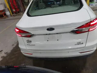 2019 Ford Fusion SE with VIN 3FA6P0LUXKR188040, listed as a IAAI auction lot 41079252 with 113,667 mi miles and . Bid and sale history available at carsss.com. Image 16.
