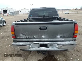 2001 Chevrolet Silverado 1500 LS with VIN 2GCEC19T511176550, listed as a IAAI auction lot 41672634 with 261,978 mi miles. Bid and sale history available at carsss.com. Image 17.