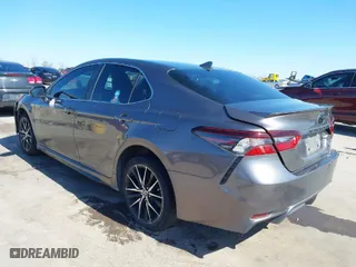 2022 Toyota Camry SE with VIN 4T1G11AK5NU711738, listed as a IAAI auction lot 41850124 with 31,490 mi miles. Bid and sale history available at carsss.com. Image 3.