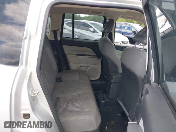 2007 Jeep Compass Sport with VIN 1J8FF47W97D279230, listed as a IAAI auction lot 42207379 with 205,058 mi miles and . Bid and sale history available at carsss.com. Image 8.