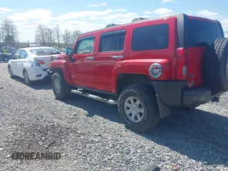 2006 Hummer H3 z VIN 5GTDN136168316423, wystawiony jako IAAI lot #42131478 z przebiegiem 143 223 mil mil oraz . Historia ofert i sprzedaży dostępna na DreamBid. Obrazek 3.