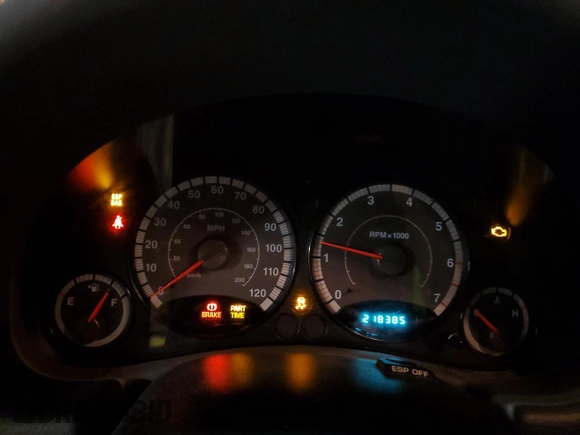 2007 Jeep Liberty Sport z VIN 1J4GL48KX7W705456, wystawiony jako Copart lot #53720655 z przebiegiem 218 385 mil mil oraz Tytuł czysty. Historia ofert i sprzedaży dostępna na DreamBid. Obrazek 9.