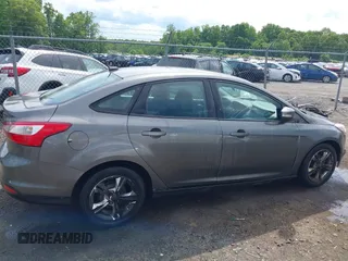 2013 Ford Focus SE z VIN 1FADP3F24DL104718, wystawiony jako IAAI lot #42206680 z przebiegiem Nie podano mil oraz . Historia ofert i sprzedaży dostępna na DreamBid. Obrazek 13.