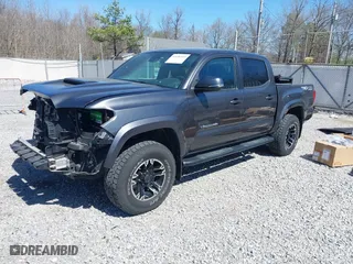 2019 Toyota Tacoma 4WD SR with VIN 3TMCZ5AN2KM268915, listed as a IAAI auction lot 41696555 with 33,573 mi miles. Bid and sale history available at carsss.com. Image 20.