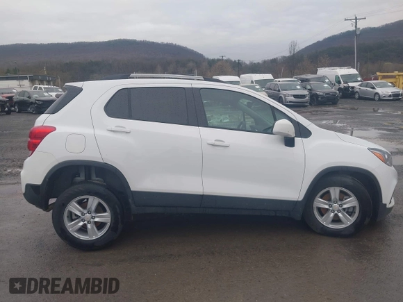 2022 Chevrolet Trax LT with VIN KL7CJPSM8NB563745, listed as a IAAI auction lot 41951023 with 8,445 mi miles. Bid and sale history available at carsss.com. Image 13.