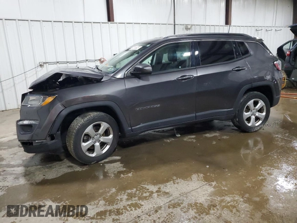 2019 Jeep Compass Latitude z VIN 3C4NJDBB4KT670391, wystawiony jako Copart lot #61283805 z przebiegiem 80 584 mil mil oraz Szkoda całkowita • Salvage title. Historia ofert i sprzedaży dostępna na DreamBid. Obrazek 1.