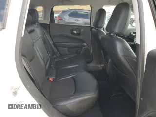 2019 Jeep Compass Latitude z VIN 3C4NJDBB8KT735291, wystawiony jako Copart lot #61901165 z przebiegiem 94 870 mil mil oraz Szkoda całkowita • Salvage title. Historia ofert i sprzedaży dostępna na DreamBid. Obrazek 10.