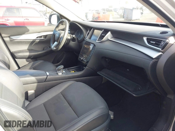 2020 Infiniti QX50 Luxe z VIN 3PCAJ5M10LF103880, wystawiony jako IAAI lot #41233450 z przebiegiem 40 247 mil mil oraz . Historia ofert i sprzedaży dostępna na DreamBid. Obrazek 5.