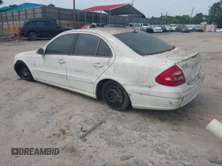 2004 Mercedes-Benz E 500 z VIN WDBUF70J94A404611, wystawiony jako IAAI lot #42286145 z przebiegiem 161 544 mil mil oraz . Historia ofert i sprzedaży dostępna na DreamBid. Obrazek 3.