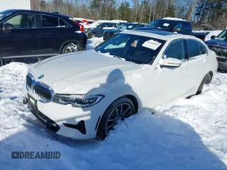 2021 BMW 3 Series 330i xDrive z VIN 3MW5R7J06M8C14597, wystawiony jako IAAI lot #41581041 z przebiegiem 8776 mil mil oraz . Historia ofert i sprzedaży dostępna na DreamBid. Obrazek 2.