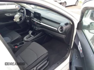 2024 Kia Forte LXS z VIN 3KPF24AD3RE819344, wystawiony jako IAAI lot #42247582 z przebiegiem 5 678 mil mil oraz . Historia ofert i sprzedaży dostępna na DreamBid. Obrazek 5.