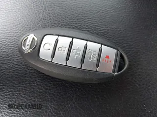 2016 Nissan Pathfinder Platinum with VIN 5N1AR2MM8GC662836, listed as a IAAI auction lot 41702450 with 149,885 mi miles. Bid and sale history available at carsss.com. Image 11.
