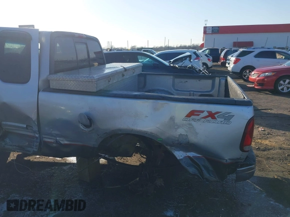 2003 Ford F-150 XL z VIN 1FTRX18W53NA29776, wystawiony jako IAAI lot #41413445 z przebiegiem 231 533 mil mil oraz . Historia ofert i sprzedaży dostępna na DreamBid. Obrazek 19.
