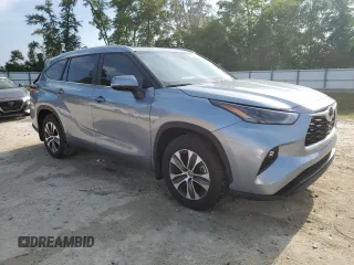 2024 Toyota Highlander LE z VIN 5TDKDRAH9RS548529, wystawiony jako Copart lot #53493205 z przebiegiem 16 627 mil mil oraz Szkoda całkowita • Salvage title. Historia ofert i sprzedaży dostępna na DreamBid. Obrazek 4.
