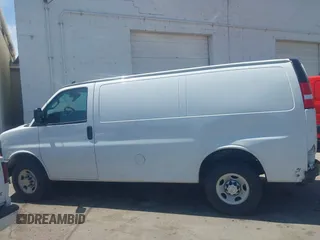 2019 Chevrolet Express Cargo z VIN 1GCWGAFP9K1370862, wystawiony jako IAAI lot #42410939 z przebiegiem 83 319 mil mil oraz . Historia ofert i sprzedaży dostępna na DreamBid. Obrazek 14.