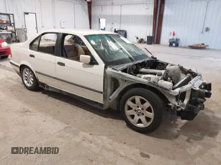 1995 BMW 3 Series z VIN WBACA5321SFG13393, wystawiony jako IAAI lot #41241124 z przebiegiem Nie podano mil oraz . Historia ofert i sprzedaży dostępna na DreamBid. Obrazek 1.