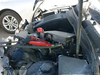 2013 Chevrolet Equinox LT z VIN 1GNFLNEK3DZ100580, wystawiony jako IAAI lot #42553153 z przebiegiem 126 227 mil mil oraz . Historia ofert i sprzedaży dostępna na DreamBid. Obrazek 19.