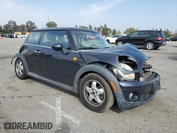 2007 MINI Hardtop z VIN WMWMF33537TT54433, wystawiony jako Copart lot #58813415 z przebiegiem 111 250 mil mil oraz Szkoda całkowita • Salvage title. Historia ofert i sprzedaży dostępna na DreamBid. Obrazek 4.