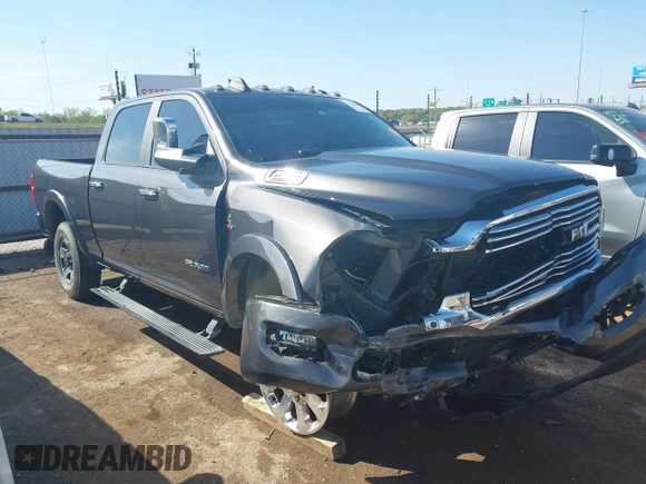 2020 Ram 2500 Laramie z VIN 3C6UR5FL0LG230960, wystawiony jako IAAI lot #42029886 z przebiegiem 61 544 mil mil oraz . Historia ofert i sprzedaży dostępna na DreamBid. Obrazek 6.
