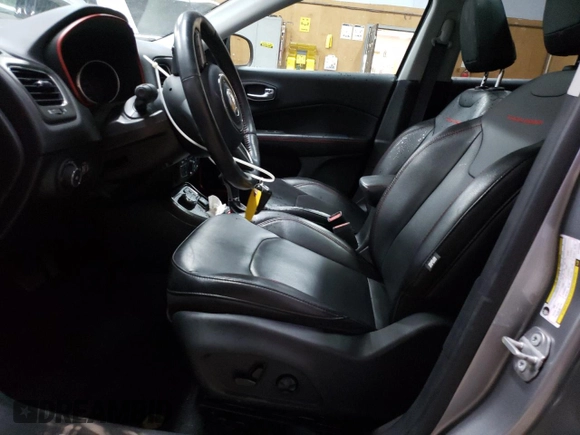 2020 Jeep Compass Trailhawk with VIN 3C4NJDDB4LT112426, listed as a Copart auction lot 56547345 with 40,827 mi miles and Salvage title. Bid and sale history available at DreamBid. Image 7.
