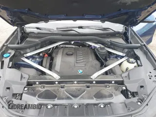 2022 BMW X5 xDrive40i z VIN 5UXCR6C08N9J99866, wystawiony jako IAAI lot #42215532 z przebiegiem 53 484 mil mil oraz . Historia ofert i sprzedaży dostępna na DreamBid. Obrazek 10.
