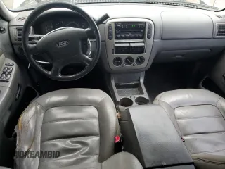 2005 Ford Explorer XLT z VIN 1FMZU63K45UA38225, wystawiony jako Copart lot #51774745 z przebiegiem 263 066 mil mil oraz Nie do naprawy • Non repairable. Historia ofert i sprzedaży dostępna na DreamBid. Obrazek 8.