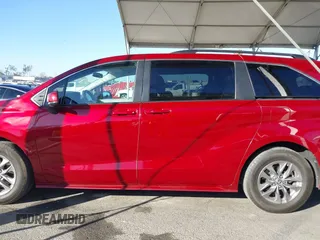 2023 Toyota Sienna LE z VIN 5TDKRKEC4PS139651, wystawiony jako IAAI lot #41310256 z przebiegiem 57 792 mil mil oraz . Historia ofert i sprzedaży dostępna na DreamBid. Obrazek 14.
