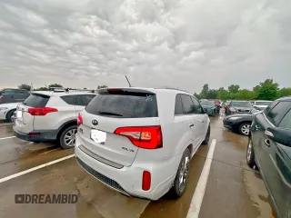 2015 Kia Sorento SX Limited with VIN 5XYKW4A75FG578771, listed as a Copart auction lot 56002285 with 174,497 mi miles and Clean Title. Bid and sale history available at carsss.com. Image 4.
