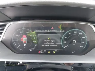 2024 Audi Q8 e-tron z VIN WA16AAGE2RB031437, wystawiony jako IAAI lot #41761720 z przebiegiem 19 579 mil mil oraz . Historia ofert i sprzedaży dostępna na DreamBid. Obrazek 18.