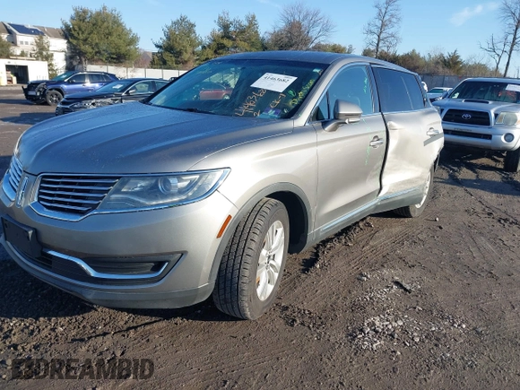 2017 Lincoln MKX Premiere z VIN 2LMPJ8JR3HBL43225, wystawiony jako IAAI lot #41463682 z przebiegiem 121 108 mil mil oraz . Historia ofert i sprzedaży dostępna na DreamBid. Obrazek 2.