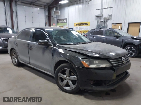 2013 Volkswagen Passat SE z VIN 1VWBH7A38DC085268, wystawiony jako IAAI lot #41811430 z przebiegiem 155 813 mil mil oraz . Historia ofert i sprzedaży dostępna na DreamBid. Obrazek 1.