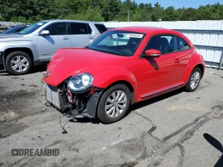 2019 Volkswagen Beetle S z VIN 3VWFD7AT6KM710758, wystawiony jako Copart lot #69589594 z przebiegiem 94 316 mil mil oraz Szkoda całkowita • Salvage title. Historia ofert i sprzedaży dostępna na DreamBid. Obrazek 1.