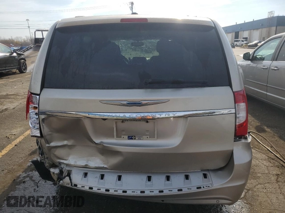 2015 Chrysler Town & Country Touring L with VIN 2C4RC1CG0FR513812, listed as a Copart auction lot 77467854 with 157,196 mi miles and Clean Title. Bid and sale history available at DreamBid. Image 6.
