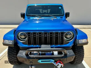 2024 Jeep Gladiator Sport S with VIN 1C6HJTAG0RL123040, listed as a IAAI auction lot 42628429 with 15,046 mi miles and . Bid and sale history available at DreamBid. Image 11.