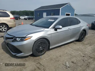 2018 Toyota Camry LE z VIN 4T1B11HK3JU545410, wystawiony jako Copart lot #60941685 z przebiegiem 180 473 mil mil oraz Czysty tytuł • Clean title. Historia ofert i sprzedaży dostępna na DreamBid. Obrazek 1.