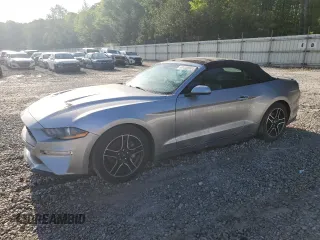 2020 Ford Mustang EcoBoost z VIN 1FATP8UH9L5125597, wystawiony jako Copart lot #52438895 z przebiegiem 104 549 mil mil oraz Szkody całkowita. Historia ofert i sprzedaży dostępna na DreamBid. Obrazek 1.