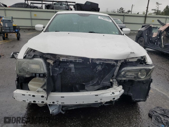 2014 Chrysler 300 S z VIN 2C3CCAGG1EH241876, wystawiony jako Copart lot #57965795 z przebiegiem 129 612 mil mil oraz Szkoda całkowita • Salvage title. Historia ofert i sprzedaży dostępna na DreamBid. Obrazek 5.