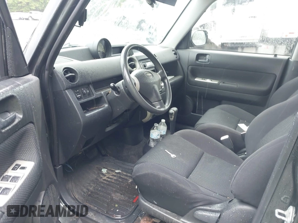 2005 Scion xB z VIN JTLKT324350195332, wystawiony jako IAAI lot #42306812 z przebiegiem 222 639 mil mil oraz . Historia ofert i sprzedaży dostępna na DreamBid. Obrazek 5.