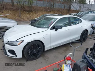 2024 Volvo S60 Plus Black Edition z VIN 7JRH60FH8RG290119, wystawiony jako IAAI lot #42177138 z przebiegiem 34 233 mil mil oraz . Historia ofert i sprzedaży dostępna na DreamBid. Obrazek 2.