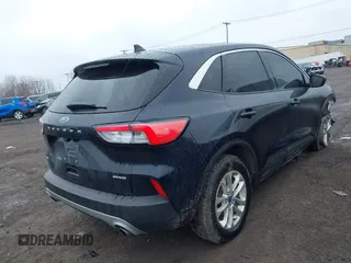 2021 Ford Escape SE z VIN 1FMCU9G63MUB17887, wystawiony jako IAAI lot #42005945 z przebiegiem 63 610 mil mil oraz . Historia ofert i sprzedaży dostępna na DreamBid. Obrazek 4.