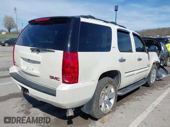 2008 GMC Yukon SLT w/4SB with VIN 1GKFK13078R209074, listed as a IAAI auction lot 41869070 with 180,950 mi miles. Bid and sale history available at carsss.com. Image 4.