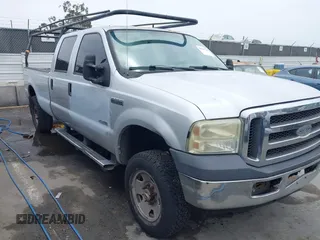 2005 Ford F-250 XL z VIN 1FTSW21P75EB43147, wystawiony jako IAAI lot #42391745 z przebiegiem 169 000 mil mil oraz . Historia ofert i sprzedaży dostępna na DreamBid. Obrazek 1.