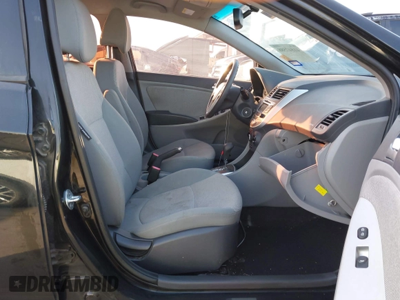 2013 Hyundai Accent GS z VIN KMHCT5AE7DU083304, wystawiony jako IAAI lot #41847588 z przebiegiem 133 971 mil mil oraz . Historia ofert i sprzedaży dostępna na DreamBid. Obrazek 5.