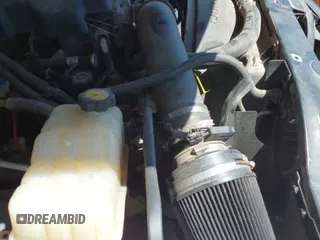 2000 Chevrolet Silverado 1500 LS z VIN 2GCEC19V0Y1154547, wystawiony jako IAAI lot #42275737 z przebiegiem 139 301 mil mil oraz . Historia ofert i sprzedaży dostępna na DreamBid. Obrazek 13.