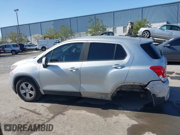 2019 Chevrolet Trax LS with VIN 3GNCJKSB3KL261348, listed as a IAAI auction lot 41933143 with 58,202 mi miles. Bid and sale history available at carsss.com. Image 15.