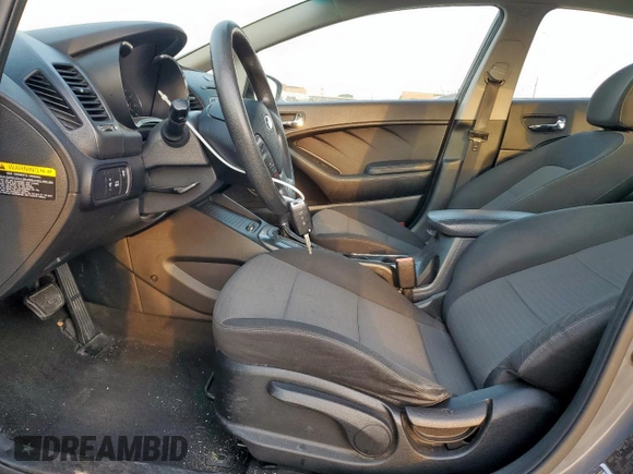 2016 Kia Forte LX z VIN KNAFX4A63G5551727, wystawiony jako Copart lot #57062515 z przebiegiem 131 419 mil mil oraz Szkoda całkowita • Salvage title. Historia ofert i sprzedaży dostępna na DreamBid. Obrazek 7.
